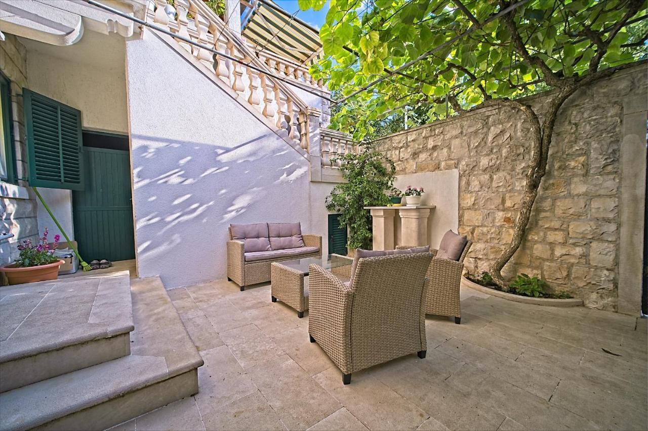 Apartment Renata Postira Exterior photo