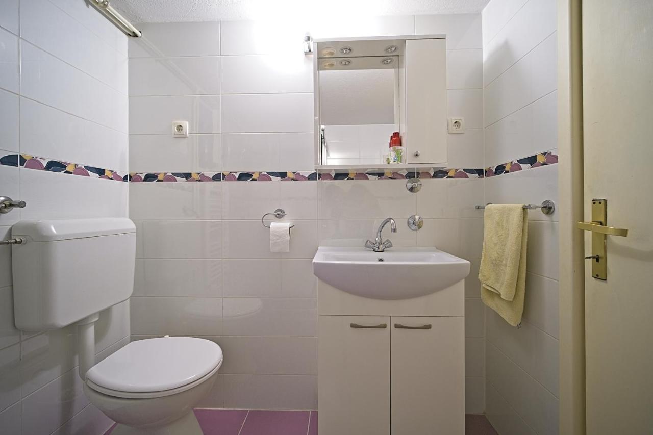 Apartment Renata Postira Exterior photo