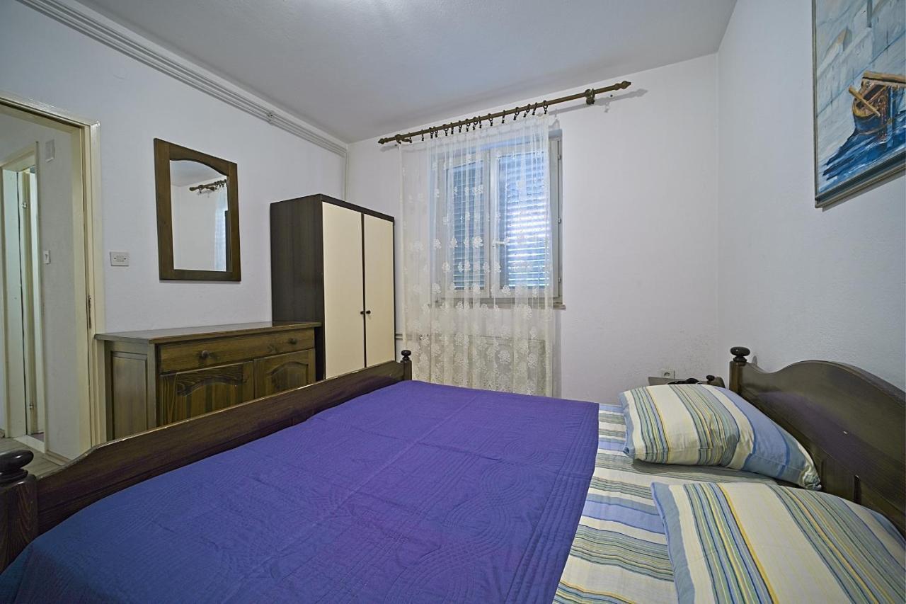 Apartment Renata Postira Exterior photo