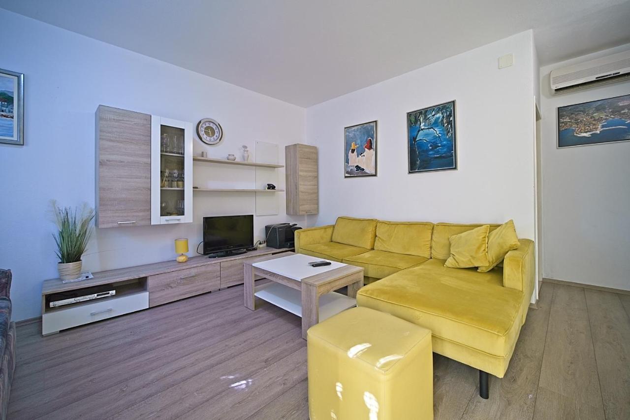 Apartment Renata Postira Exterior photo
