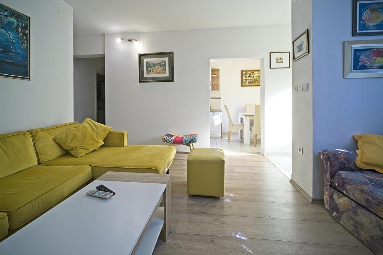 Apartment Renata Postira Exterior photo
