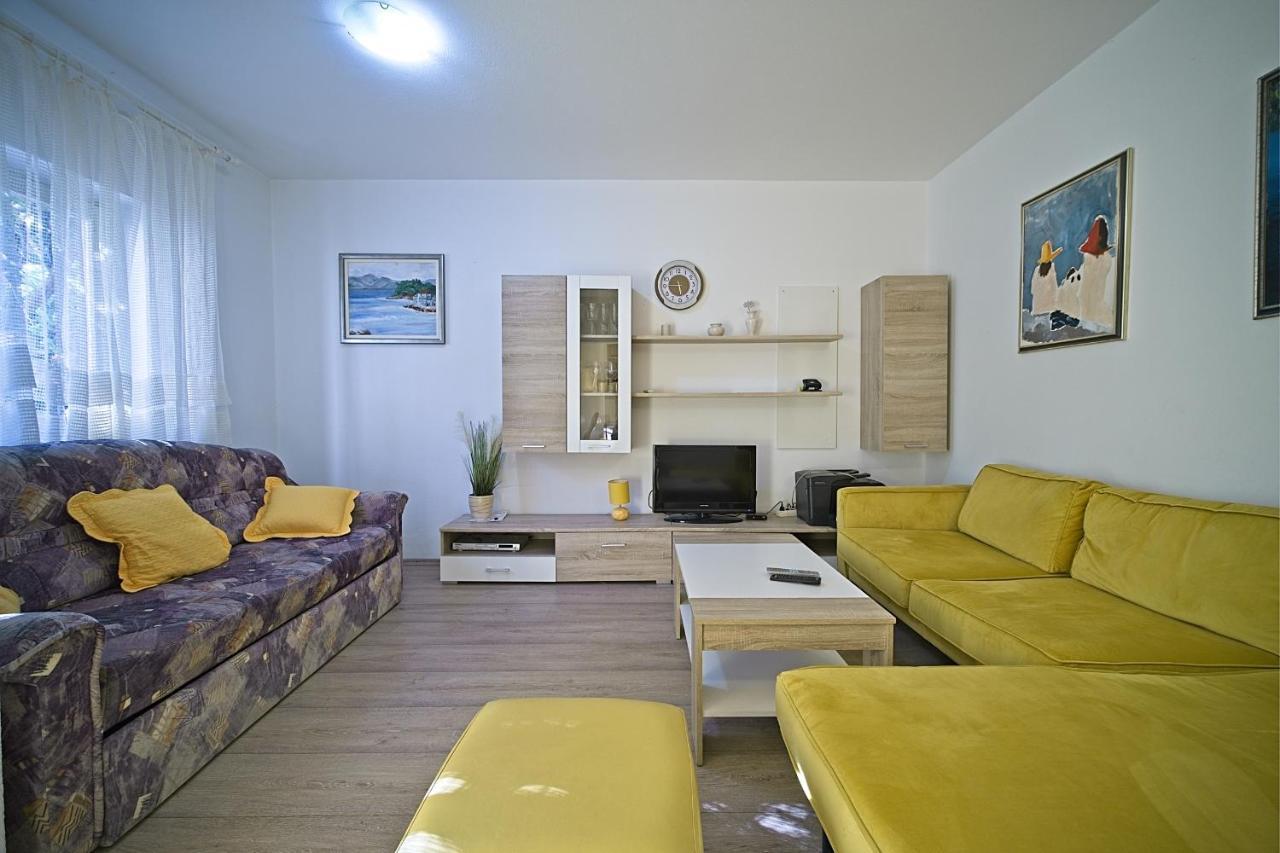 Apartment Renata Postira Exterior photo