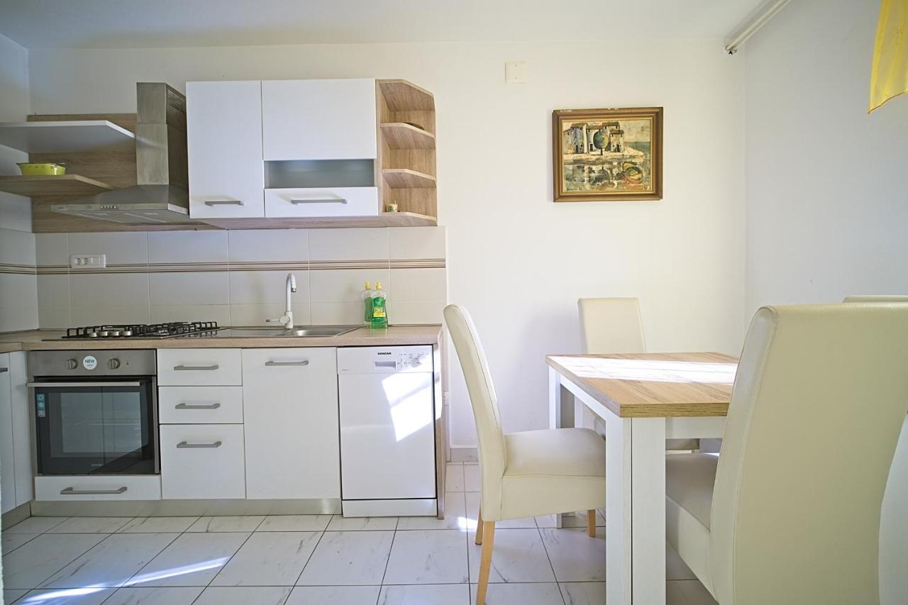 Apartment Renata Postira Exterior photo